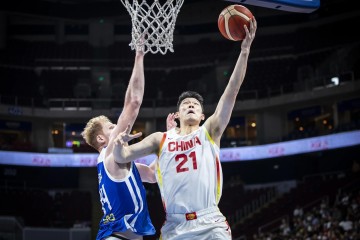 mk体育平台-定海神针，胡金秋高效取15分6板，最后阶段抢到关键前场篮板