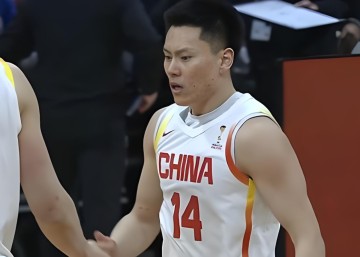 mk体育平台-有情有义！上海队特地给李弘权放长假，让其享受“奶爸”时光