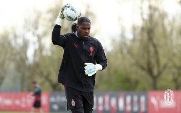 mk体育官网-迈尼昂、托莫里归队合练，莱奥、加比亚继续个人训练|国家队|拉斐尔·莱奥|拉斐尔-达-席尔瓦|莱奥-席尔瓦|ac米兰_新浪体育_新浪新闻