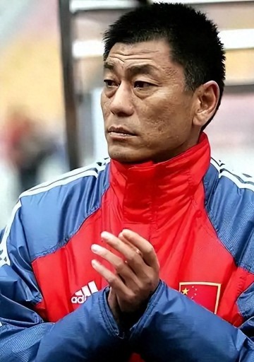上海女足功勋教练，儿子曾是中超最年轻球员，68岁他重掌上海女足